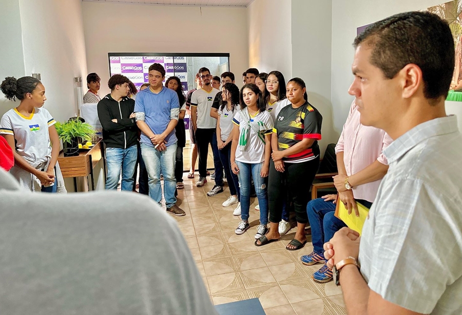 CÁSSIO GOIS: Deputado recebe estudantes da rede pública estadual de Cacoal