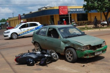 Acidentes simultâneos mandam dois motociclistas ao hospital