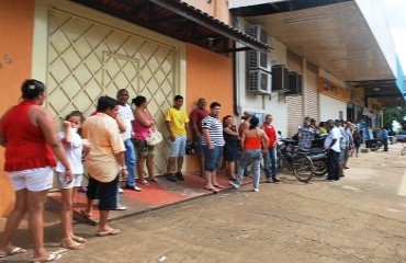 INDIGNADOS – Clientes dos Correios da avenida Amazonas reclamam de mal atendimento e exigem melhorias – Fotos e Vídeo