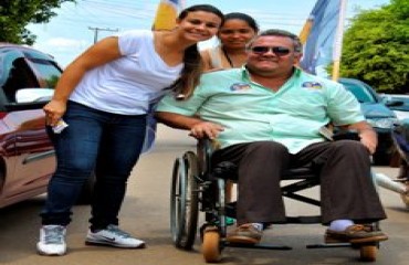 ELEIÇÕES 2012 - Mariana Carvalho faz caminhada na Zona Sul e recebe apoio de líder comunitário