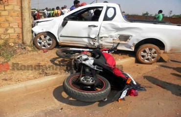 Acidente de trânsito envolvendo moto e carro tira a vida de idoso