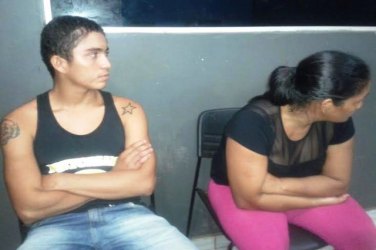 FLAGRANTE - Mãe e filho são presos com arma de fogo na zona Norte de Porto Velho