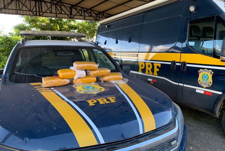 TRÁFICO DE DROGAS: PRF apreende Maconha sendo transportada por homem em ônibus