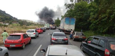 MST bloqueia BR-232 em Moreno em protesto contra impeachment