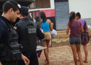 Adolescentes são detidas por roubar chocolates no shopping