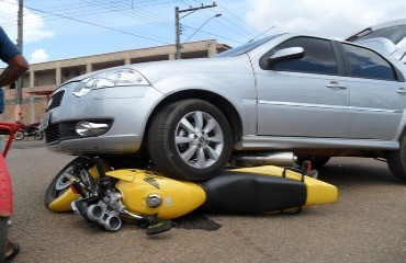 Acidente entre moto e carro assusta moradores da zona sul de Porto Velho - Fotos