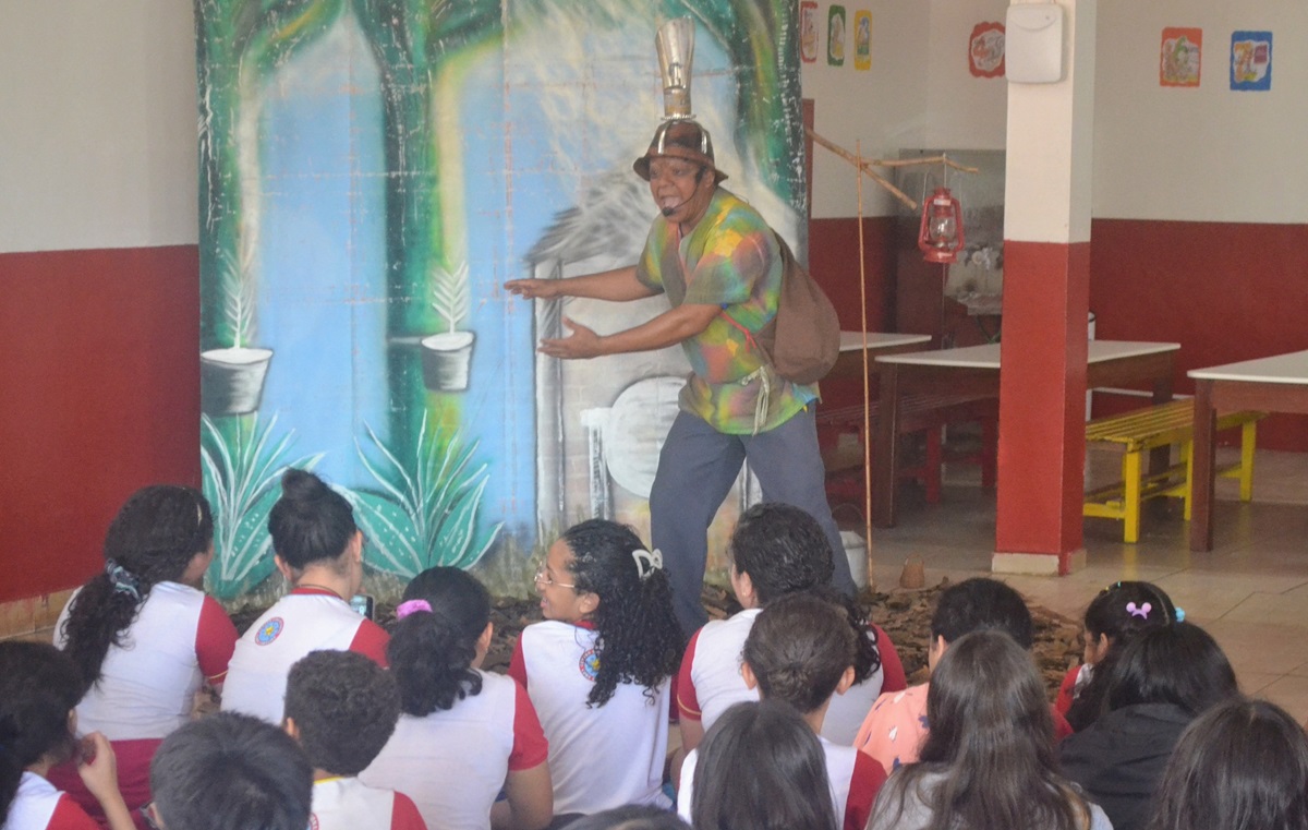 CRIANÇAS: Cia Arte Evolução apresenta peça infantil na Escola Maria de Nazaré