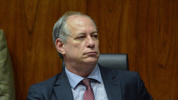 DANOS MORAIS: Negado pedido de Ciro Gomes para suspender indenização a Collor