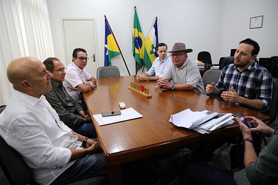 CONFÚCIO MOURA: Senador se reúne com o prefeito de Vilhena e discute investimentos