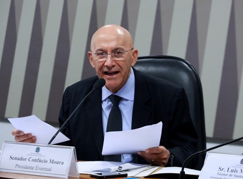 PROTOCOLADA: Senador Confúcio Moura assina pedido para CPI do MEC