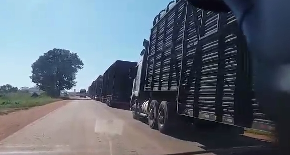 VÍDEO: Protesto na BR-364 tem mais de 2 km e já dura cerca de sete horas