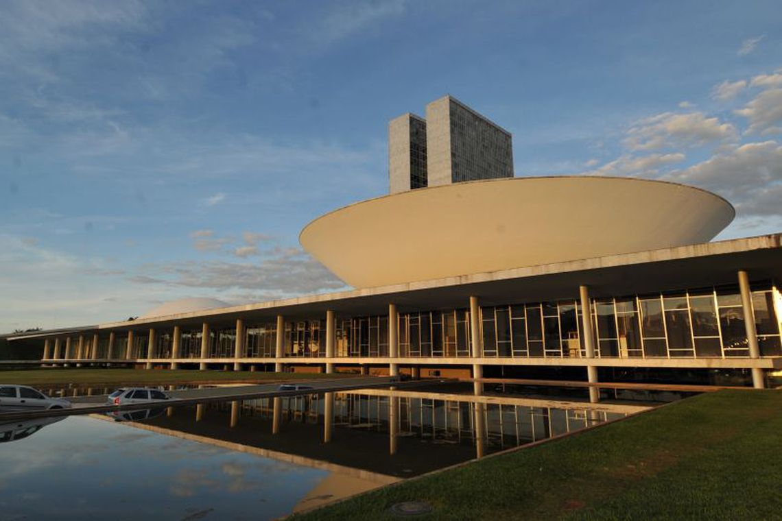 POLÍTICA: Parlamentares se preparam para esforço concentrado após convenções