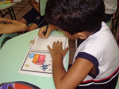 Crianças de escola na capital lançam livros de contos nesta sexta-feira