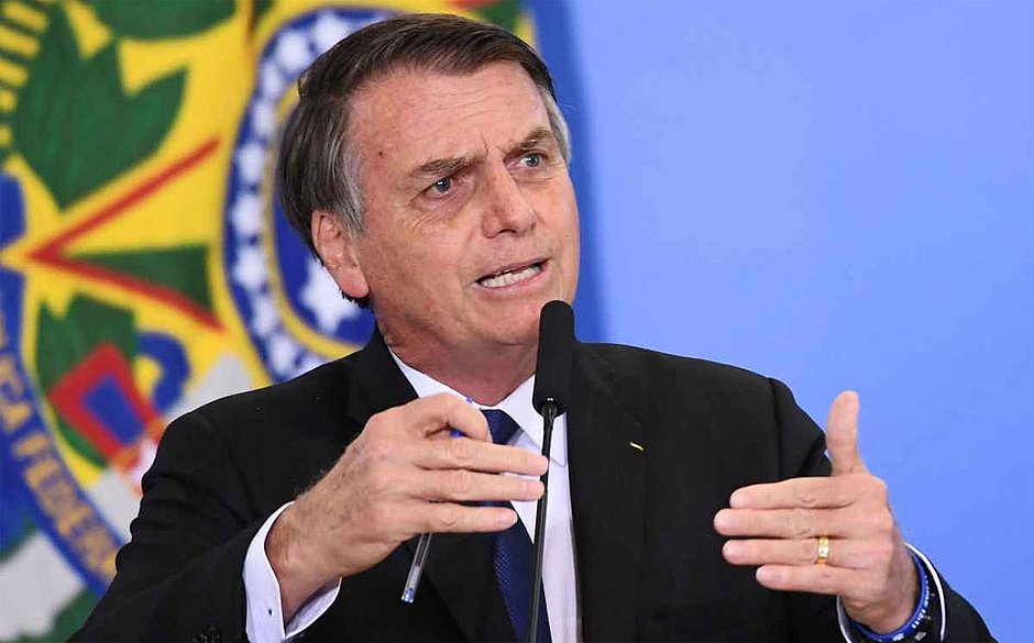 MEDIDA: Bolsonaro assina 13º salário para beneficiários do Bolsa Família