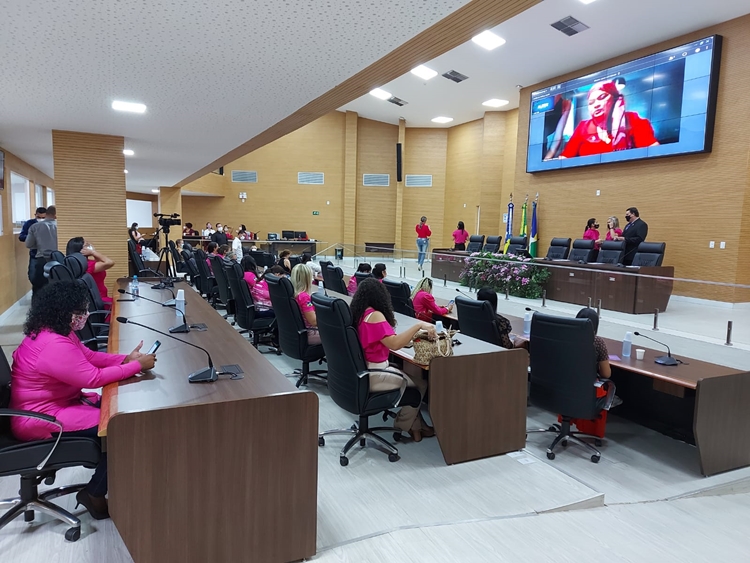 CAMPANHA: Dep. Cassia promove abertura do Outubro Rosa em parceria com o banco de Lenço  