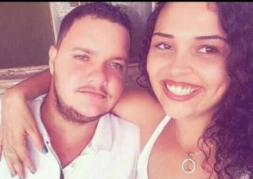 PRESOS: Garota acusada de encomendar a morte do padrasto se apresenta com marido