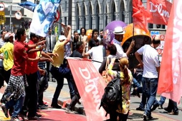 Atos pró e contra Dilma deixam manifestantes em alerta para confronto