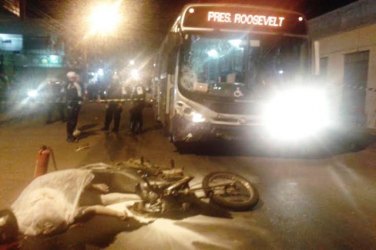 TRÁGICO - Sócio educador morre ao se chocar com ônibus no centro da capital