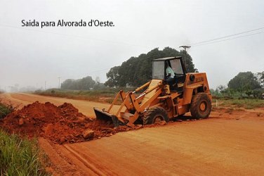 Manifestantes bloqueiam BR-429 em Rondônia