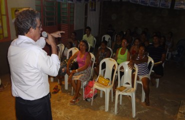ELEIÇÕES 2012 - Genaro apresenta propostas no Jardim Santana, onde moradores sofrem com descaso