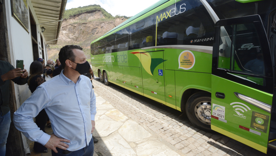 POR TERRA:  Brasileiros estão procurando viajar mais de ônibus no país