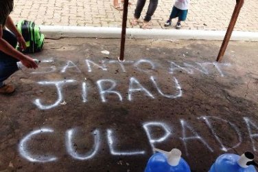 Ativistas do MAB montam acampamento na frente do Palácio do Governo - FOTOS