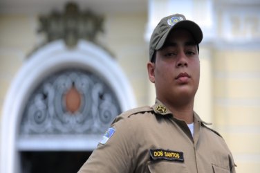 Transexual diz que se passou por mulher parar entrar na polícia