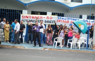 GREVE – Servidores da JUCER paralisam atividades e realizam protesto - Fotos