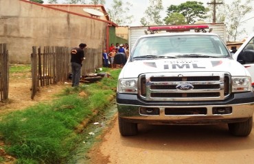 PERDEU LADRÃO - Um assaltante é morto e outro baleado na zona Sul quando tentavam assaltar mercearia - FOTOS