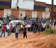 PROTESTO II - Confira mais fotos da manifestação do Falecimento da Rua da Beira na BR