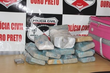 OURO PRETO - Menor é apreendida com 13,5 kg de maconha 