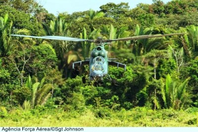 ÁGATA 7- Helicóptero da FAB intercepta aeronave em Porto Velho (RO) 