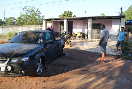 Veículo é destruído por incêndio criminoso