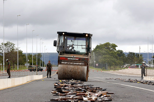 Mais de 100 mil armas são retiradas dos fóruns em um mês