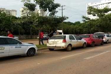 Grande fluxo de veículos na Capital causa 