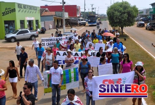 Após 30 dias de greve trabalhadores em educação de voltam ao trabalho parcialmente