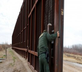 Secretário de Trump afirma que muro deve ficar pronto em dois anos