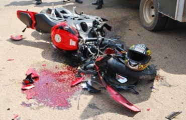 TRAGÉDIA - Choque entre moto CBR 1000 e Palio mata jovem na capital