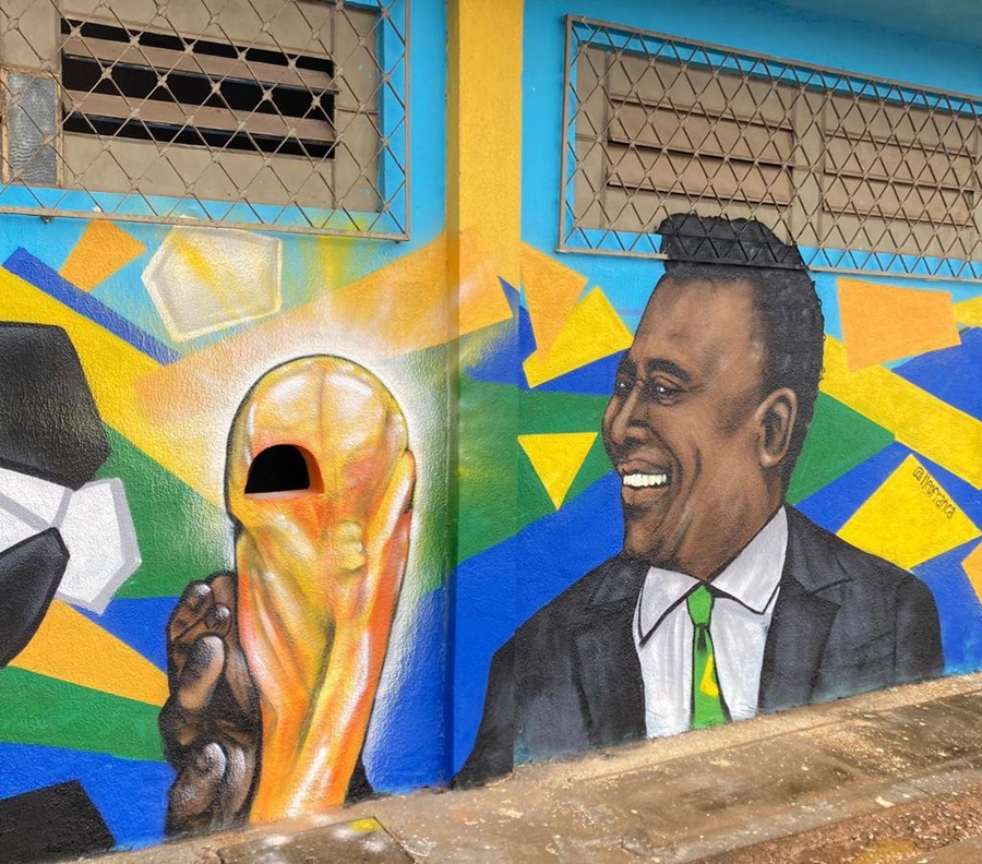 ARTE: Artistas grafiteiros embelezam o muro do Estádio Aluízio Ferreira