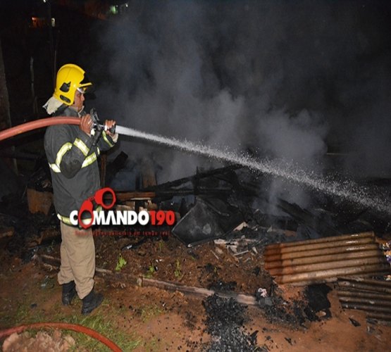 Homem não aceita fim de relacionamento e incendeia casa da Ex