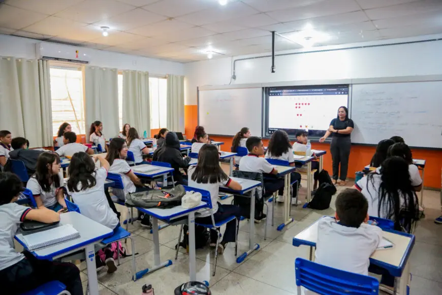 SEM EFETIVOS: Governo remaneja R$ 100 milhões para custear professores temporários