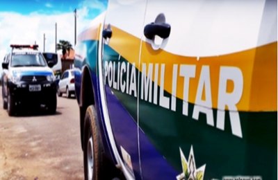 Mulher de acusado ataca policial durante revista 