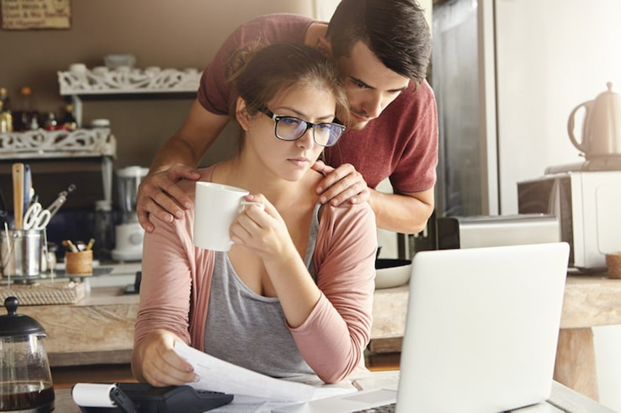 QUEM PAGA MAIS?: Estudo revela que dividir despesas igualmente pode dividir os casais 