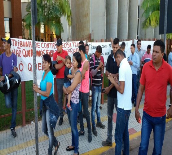 Trabalhadores protestam no TCE-RO e ameaçam fechar BR-319