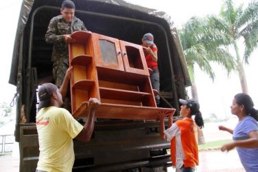 Começa a remoção das famílias para o Abrigo Único - Fotos