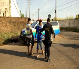 NA CAPITAL: Trio atira em vítima e rouba motocicleta