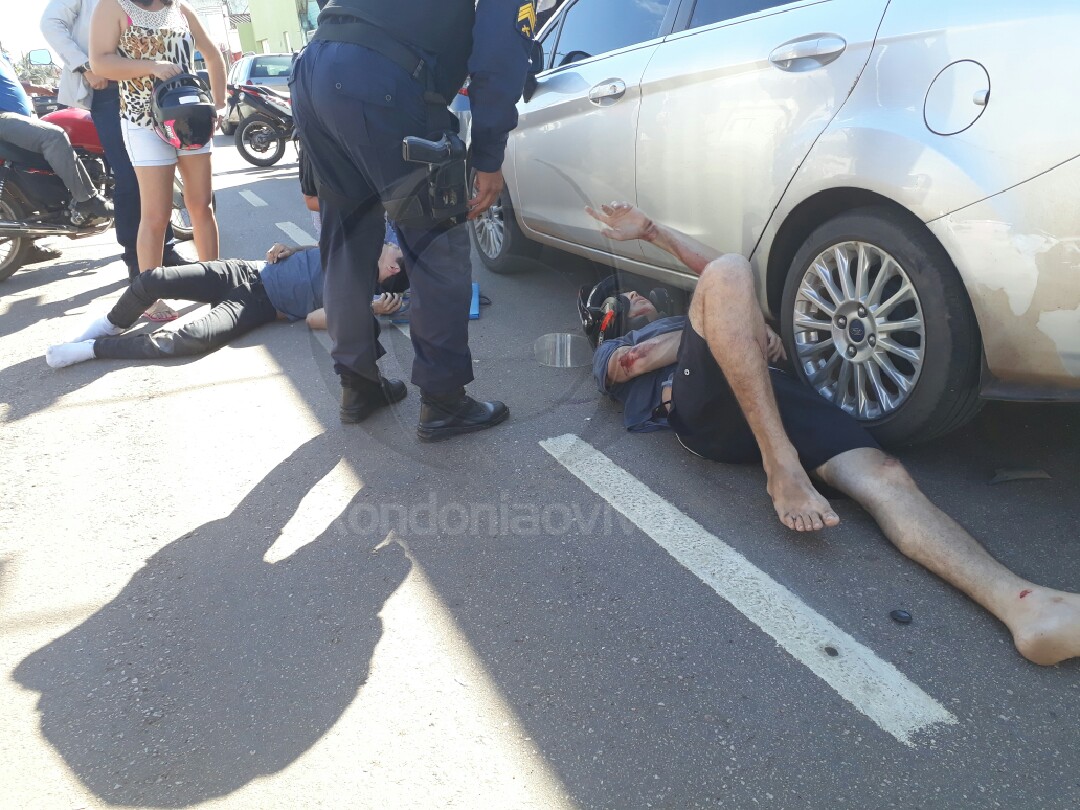 ATROPELADOS: Jovens ficam gravemente feridos em acidente na Duque de Caxias