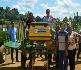 Deputado Ezequiel Junior participa de entrega de implementos agrícolas