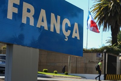 França pede reforço da segurança em suas representações no Brasil