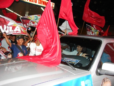 DEBATE - Fátima Cleide chega à sede da TV Rondônia